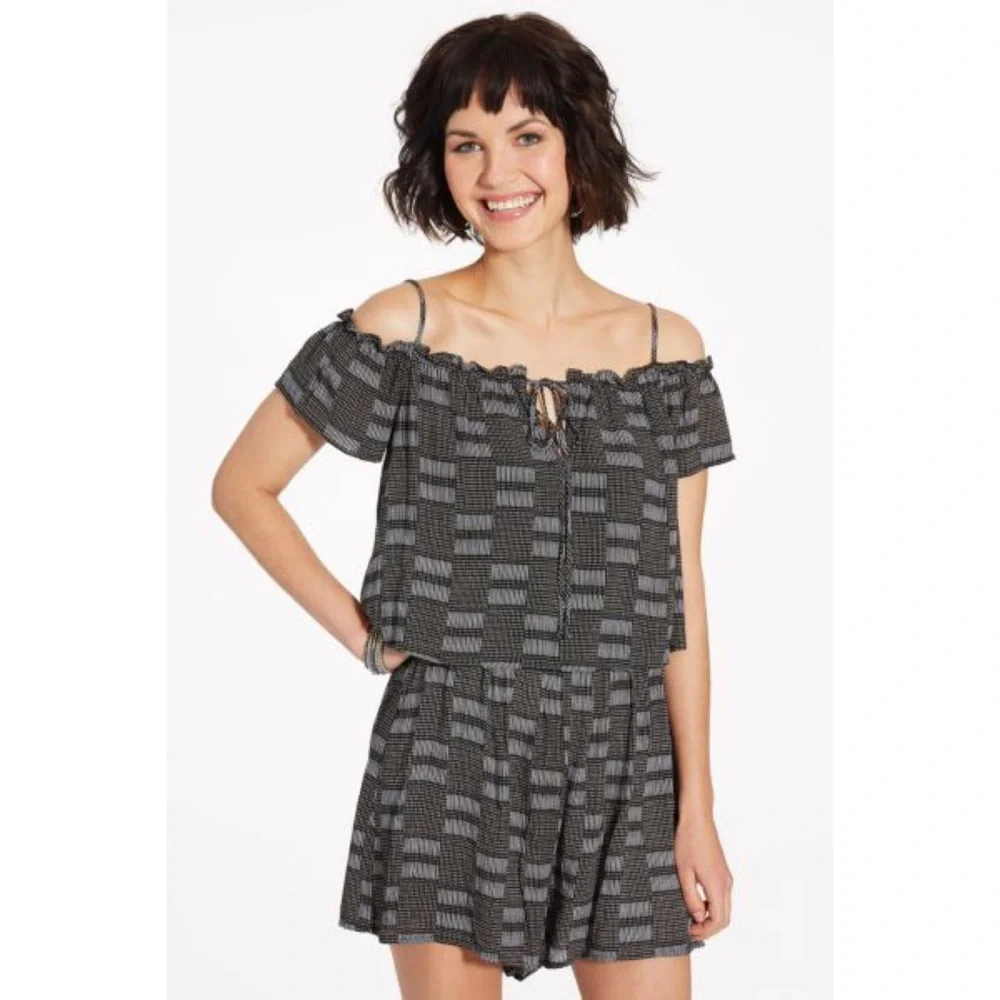 Lush Off The Shoulder Tie Front Romper Medium - Picture 1 of 13